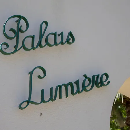 T2 Avec Vue Au Palais Lumiere Ла-Сьота